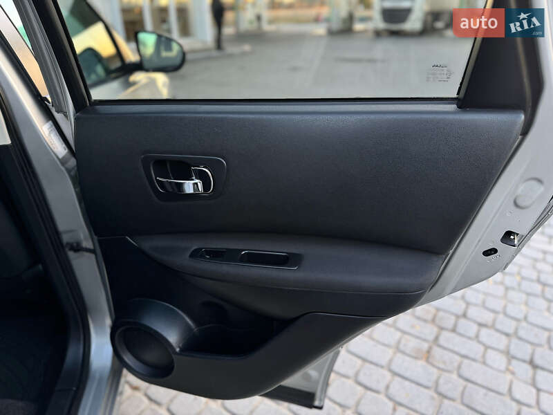 Позашляховик / Кросовер Nissan Qashqai 2012 в Стрию