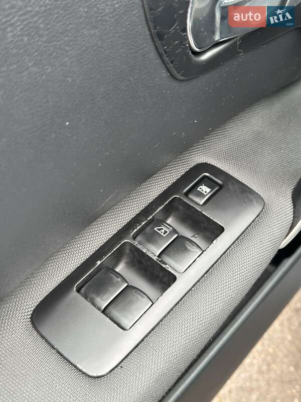 Позашляховик / Кросовер Nissan Qashqai 2011 в Сумах