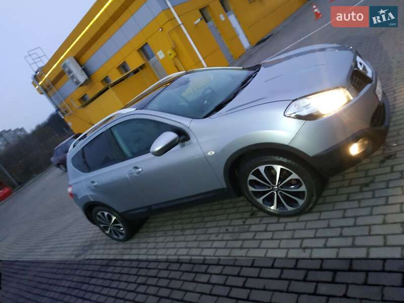 Позашляховик / Кросовер Nissan Qashqai 2011 в Рівному