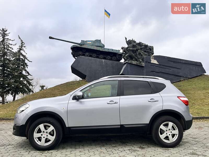 Внедорожник / Кроссовер Nissan Qashqai 2013 в Дубно