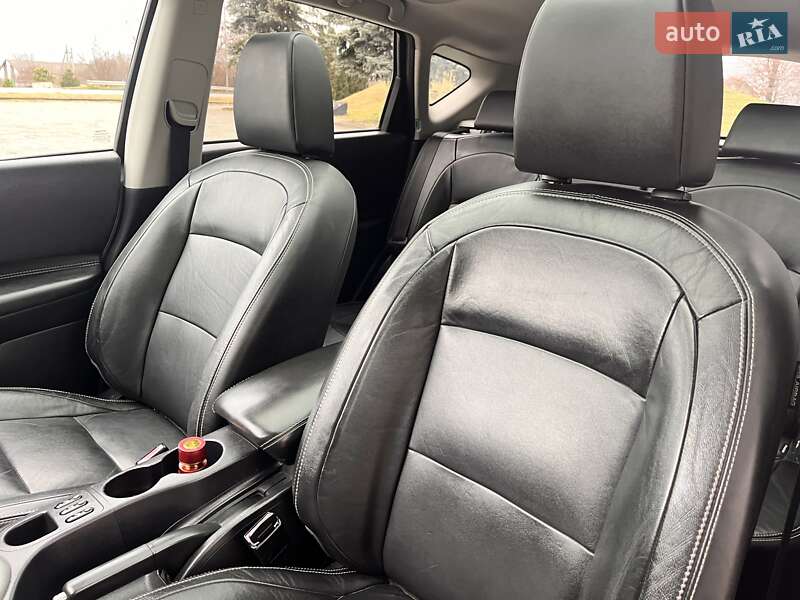 Внедорожник / Кроссовер Nissan Qashqai 2013 в Дубно