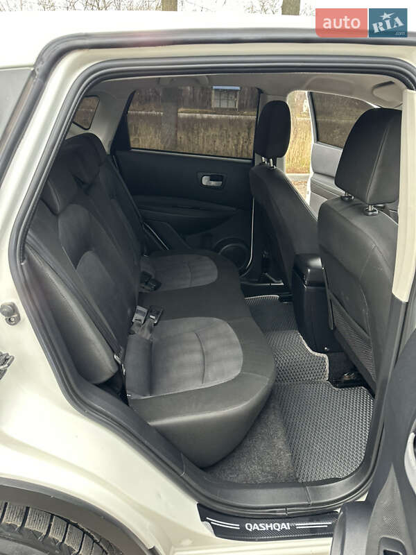 Внедорожник / Кроссовер Nissan Qashqai 2010 в Кицмани