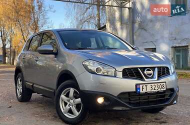 Позашляховик / Кросовер Nissan Qashqai 2010 в Звягелі