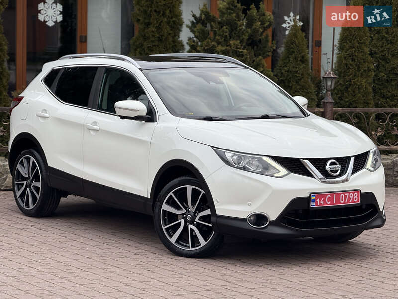 Позашляховик / Кросовер Nissan Qashqai 2015 в Стрию