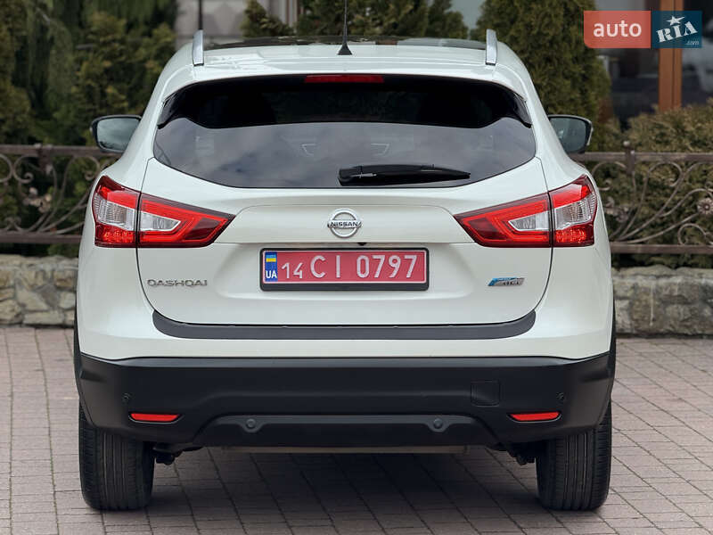 Позашляховик / Кросовер Nissan Qashqai 2015 в Стрию