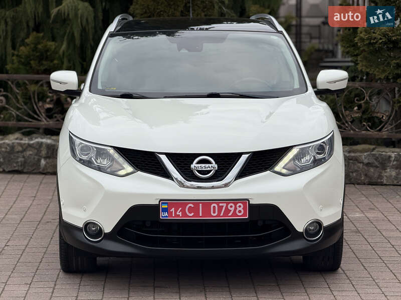 Позашляховик / Кросовер Nissan Qashqai 2015 в Стрию