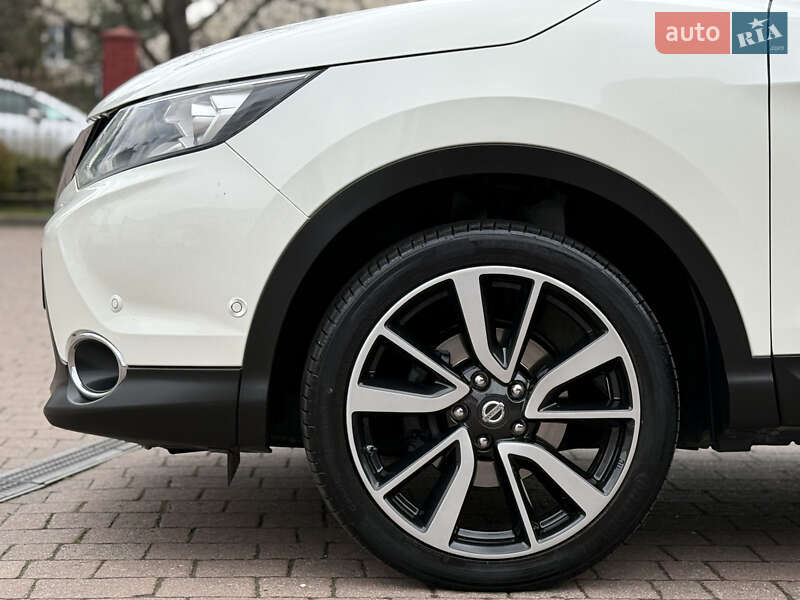 Позашляховик / Кросовер Nissan Qashqai 2015 в Стрию