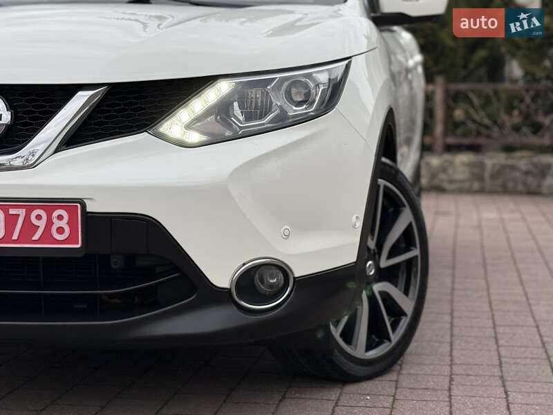 Позашляховик / Кросовер Nissan Qashqai 2015 в Стрию