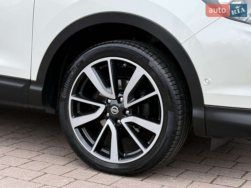 Позашляховик / Кросовер Nissan Qashqai 2015 в Стрию