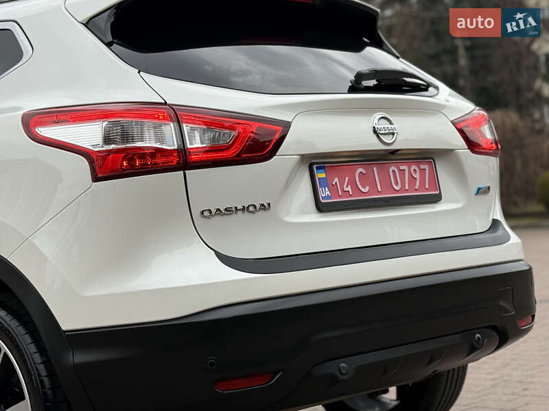 Позашляховик / Кросовер Nissan Qashqai 2015 в Стрию