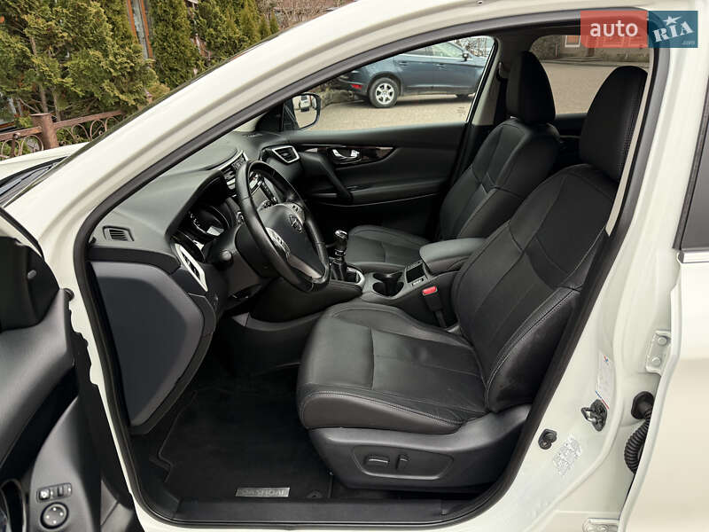 Позашляховик / Кросовер Nissan Qashqai 2015 в Стрию