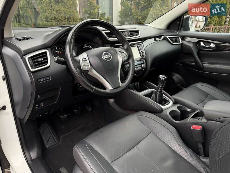 Позашляховик / Кросовер Nissan Qashqai 2015 в Стрию