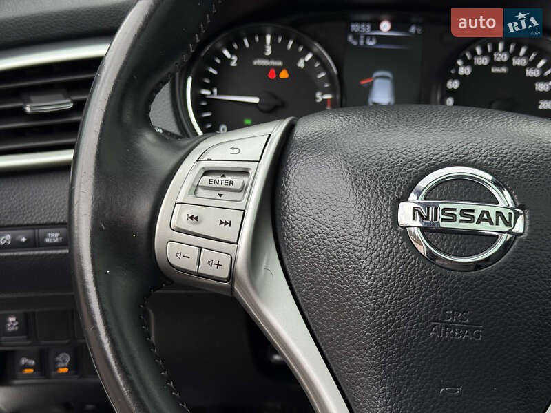 Позашляховик / Кросовер Nissan Qashqai 2015 в Стрию