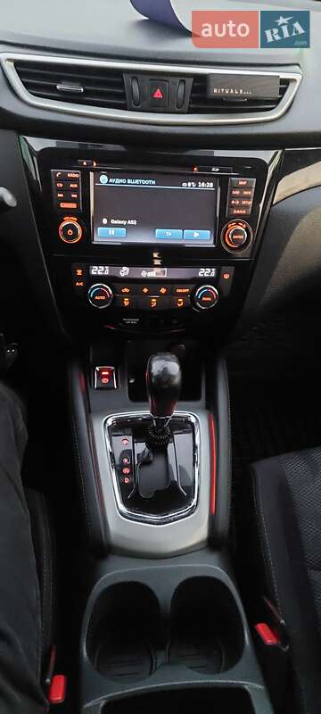 Позашляховик / Кросовер Nissan Qashqai 2016 в Хмельницькому