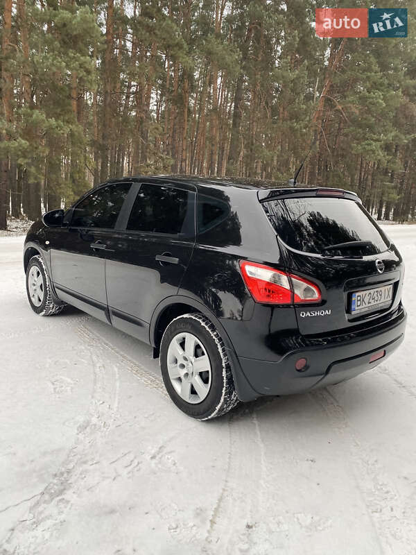 Внедорожник / Кроссовер Nissan Qashqai 2010 в Дубно