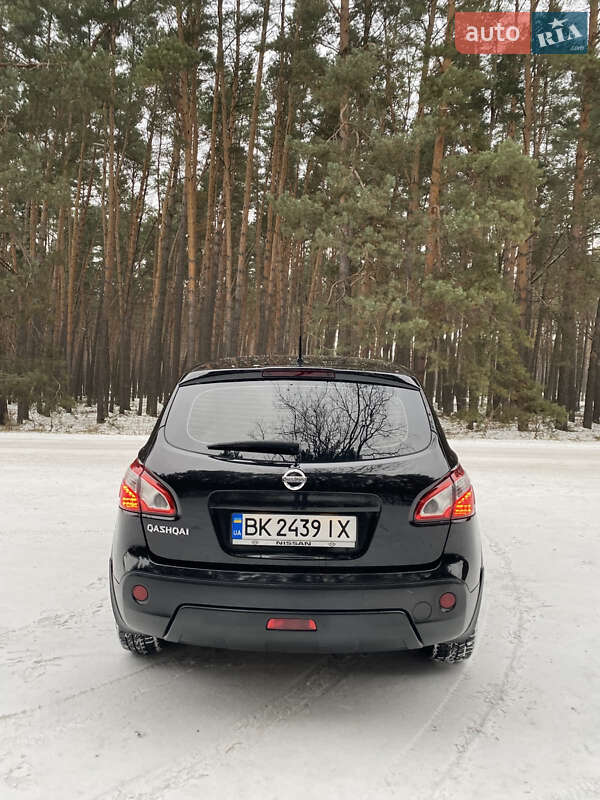 Внедорожник / Кроссовер Nissan Qashqai 2010 в Дубно
