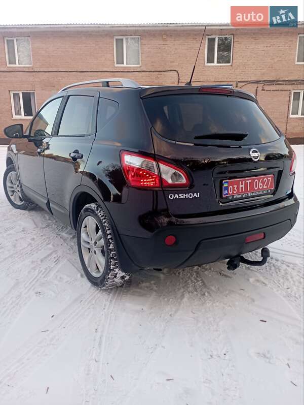 Внедорожник / Кроссовер Nissan Qashqai 2010 в Млинове