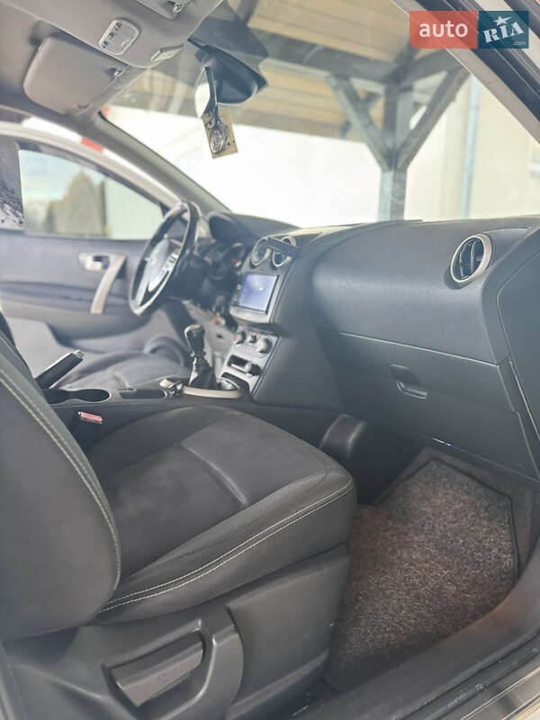 Внедорожник / Кроссовер Nissan Qashqai 2011 в Стрые