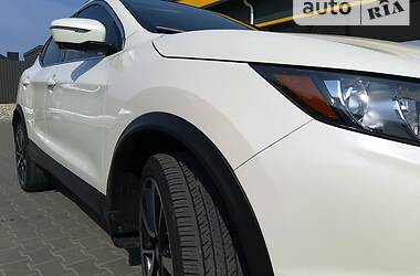 Позашляховик / Кросовер Nissan Rogue Sport 2017 в 