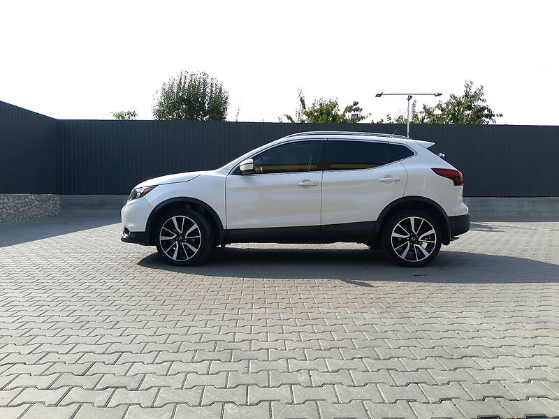 Внедорожник / Кроссовер Nissan Rogue Sport 2017 в Тернополе