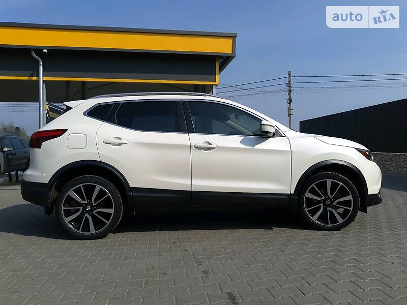 Внедорожник / Кроссовер Nissan Rogue Sport 2017 в Тернополе