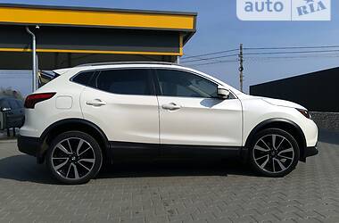Позашляховик / Кросовер Nissan Rogue Sport 2017 в 