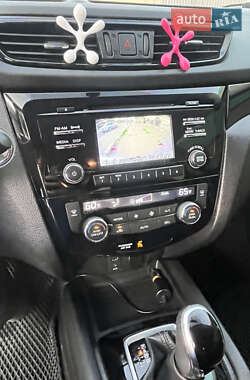Внедорожник / Кроссовер Nissan Rogue Sport 2017 в 