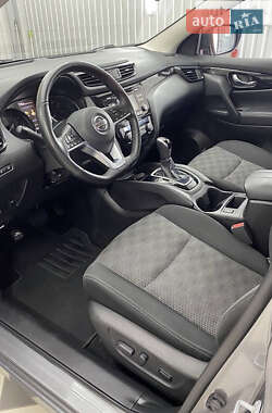 Внедорожник / Кроссовер Nissan Rogue Sport 2017 в 