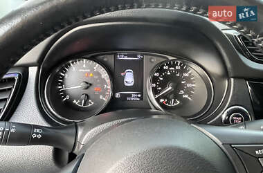 Внедорожник / Кроссовер Nissan Rogue Sport 2017 в 