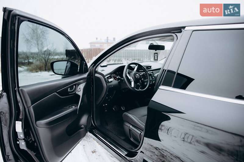 Позашляховик / Кросовер Nissan Rogue Sport 2018 в Києві