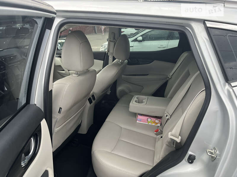 Внедорожник / Кроссовер Nissan Rogue Sport 2018 в Киеве
