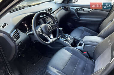 Позашляховик / Кросовер Nissan Rogue Sport 2018 в 