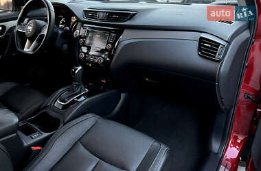 Позашляховик / Кросовер Nissan Rogue Sport 2020 в 