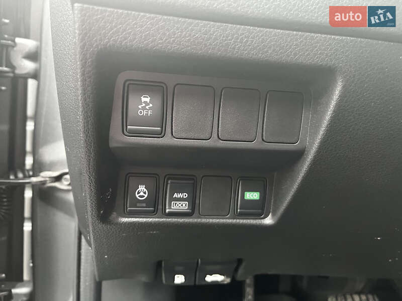 Внедорожник / Кроссовер Nissan Rogue Sport 2018 в Ромнах