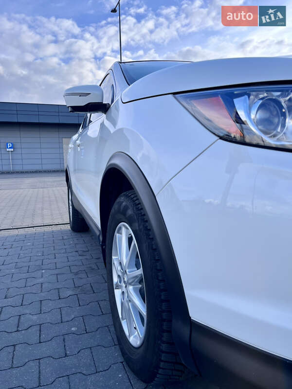 Внедорожник / Кроссовер Nissan Rogue Sport 2017 в Тернополе