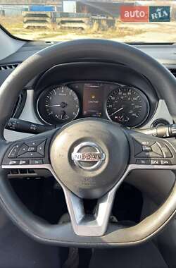 Внедорожник / Кроссовер Nissan Rogue Sport 2018 в 
