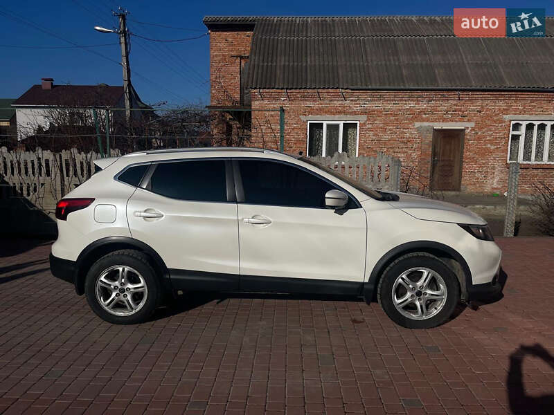 Внедорожник / Кроссовер Nissan Rogue Sport 2017 в Хмельницком