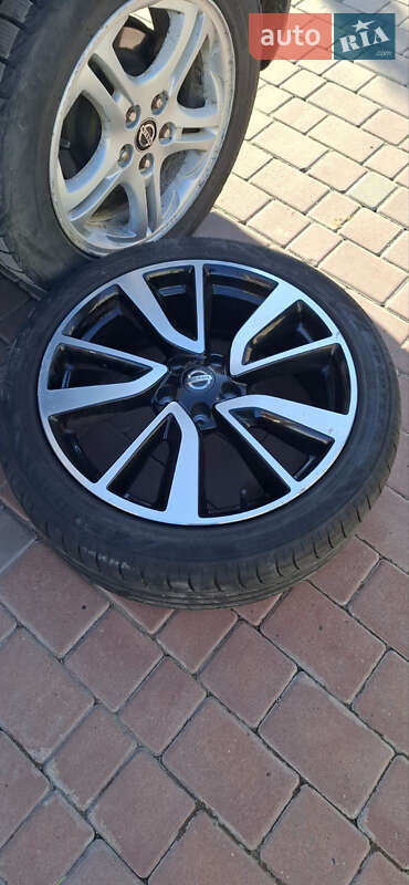 Внедорожник / Кроссовер Nissan Rogue Sport 2017 в Хмельницком