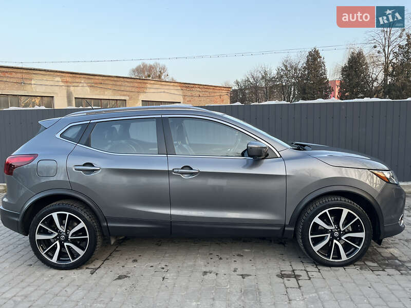 Внедорожник / Кроссовер Nissan Rogue Sport 2018 в Ивано-Франковске