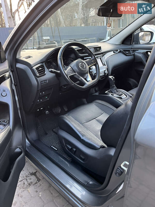 Внедорожник / Кроссовер Nissan Rogue Sport 2018 в Ивано-Франковске