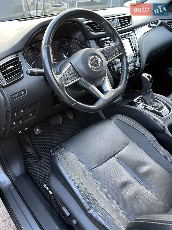 Внедорожник / Кроссовер Nissan Rogue Sport 2018 в Ивано-Франковске