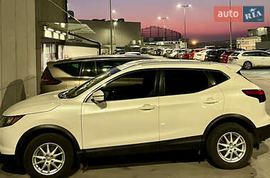 Позашляховик / Кросовер Nissan Rogue Sport 2017 в 