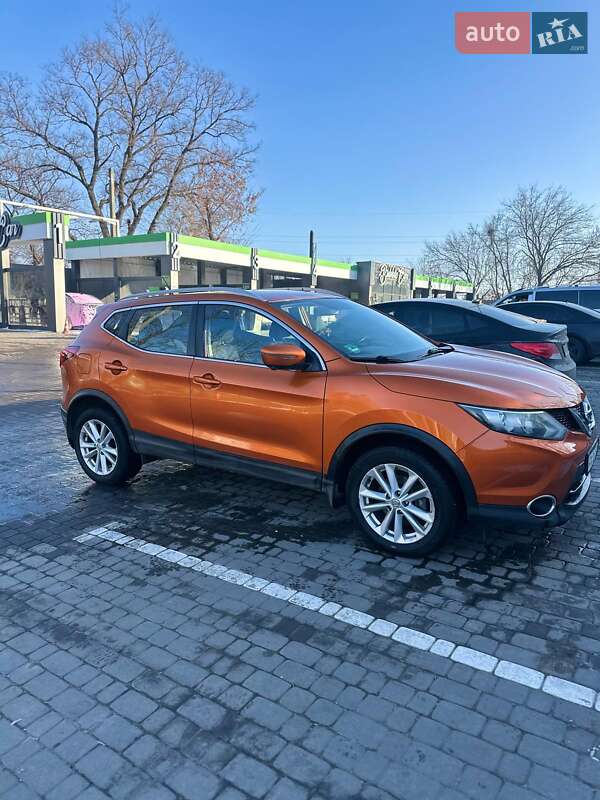 Внедорожник / Кроссовер Nissan Rogue Sport 2017 в 