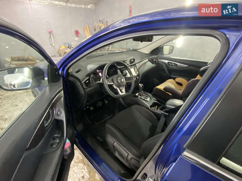 Внедорожник / Кроссовер Nissan Rogue Sport 2020 в Ивано-Франковске