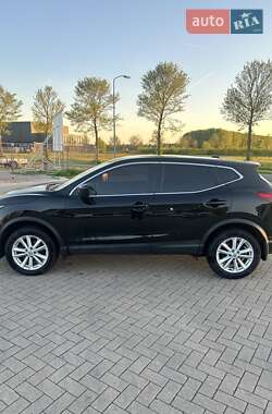 Позашляховик / Кросовер Nissan Rogue Sport 2018 в 