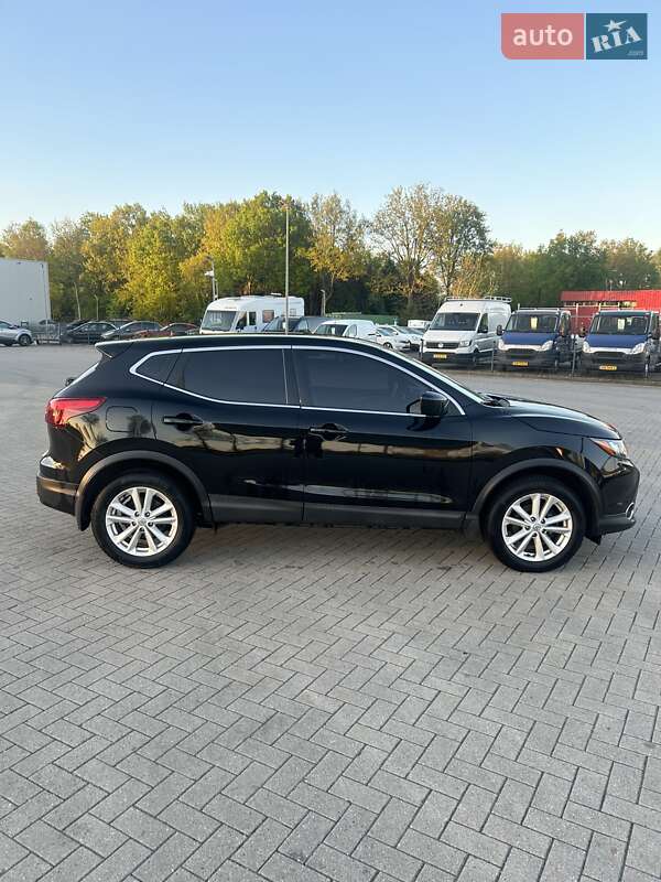 Внедорожник / Кроссовер Nissan Rogue Sport 2018 в Львове