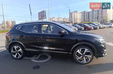 Внедорожник / Кроссовер Nissan Rogue Sport 2019 в 
