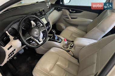 Внедорожник / Кроссовер Nissan Rogue Sport 2018 в 