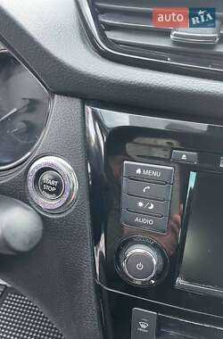 Позашляховик / Кросовер Nissan Rogue Sport 2020 в 