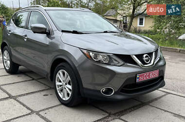 Внедорожник / Кроссовер Nissan Rogue Sport 2017 в 